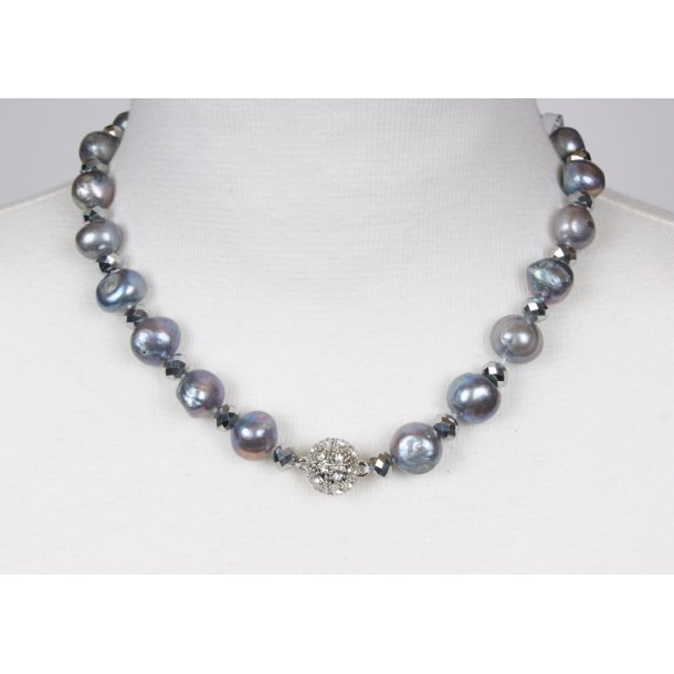 100-27  47 cm Potatoe pearls with crystal glass dark gray silver P#40