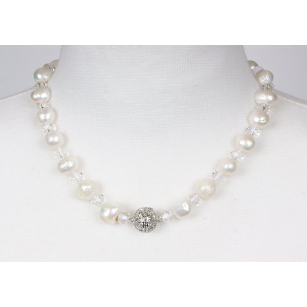 100-27  47 cm Potatoe pearls with crystal glass White/silver P#50