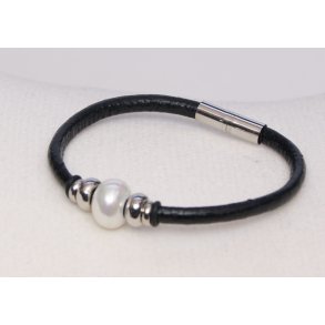  Brachleth with Pearl