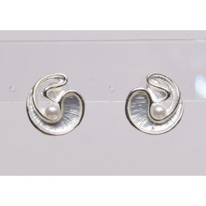 E-006  earrings stik maze with pearl