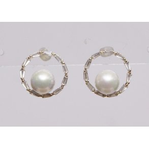 silver ring with pearl