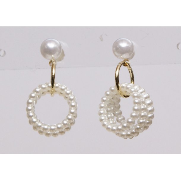 Multi-pearl earring