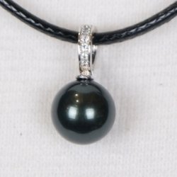  425-50 Queen shellpearl pearl 12 mm Charm