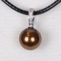  425-50 Queen shellpearl pearl 12 mm Charm