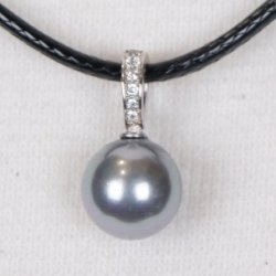  425-50 Queen shellpearl pearl 12 mm Charm