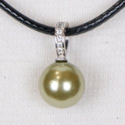  425-50 Queen shellpearl pearl 12 mm Charm