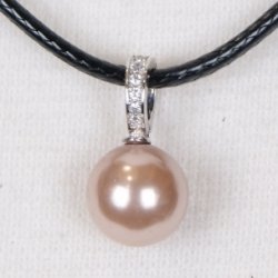  425-50 Queen shellpearl pearl 12 mm Charm