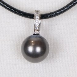  425-50 Queen shellpearl pearl 12 mm Charm