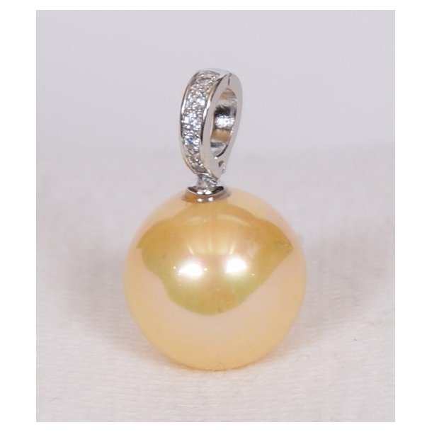 425-51 Queen shellpearl pearl 16 mm Charm  ST # 230 Yellow