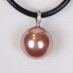 425-52 Queen shellpearl pearl 22 mm Charm