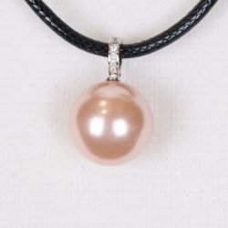 425-52 Queen shellpearl pearl 22 mm Charm
