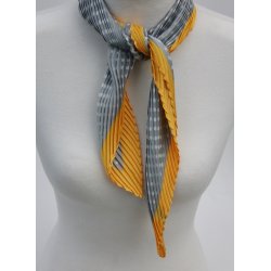 Yellow	70 x 70 cm Silkfeeling small dots curled