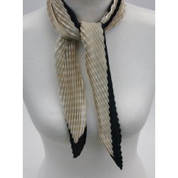 Black	70 x 70 cm Silkfeeling small dots curled