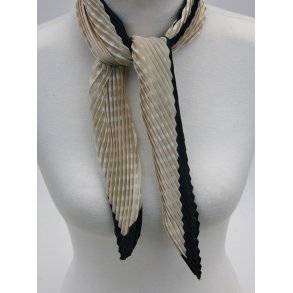 Black	70 x 70 cm Silkfeeling small dots curled