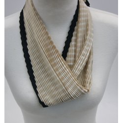 Black	70 x 70 cm Silkfeeling small dots curled